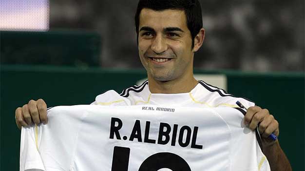 Raul Albiol quyết định gắn bó với Real Madrid
