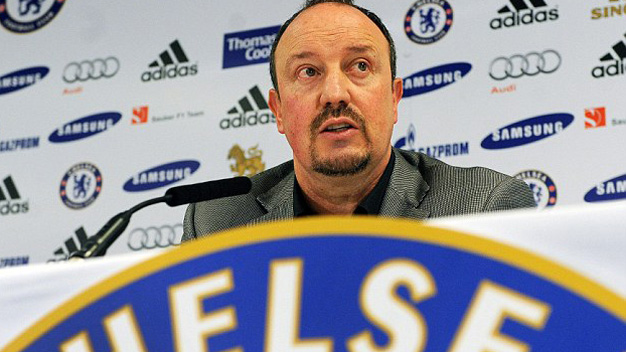Benitez chính thức ra mắt, người Chelsea phản đối