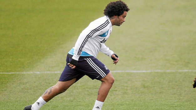 Marcelo trở lại, Mourinho nở nụ cười hiếm hoi ở Real