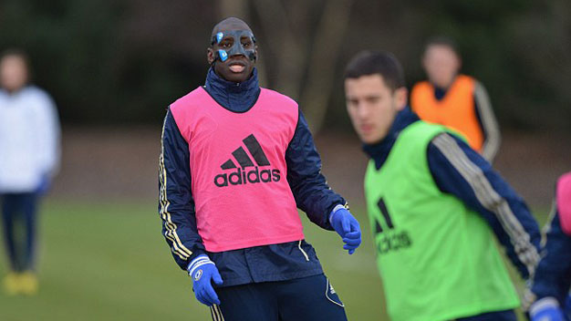 Chelsea: Demba Ba sẽ đeo mặt nạ đá với Wigan