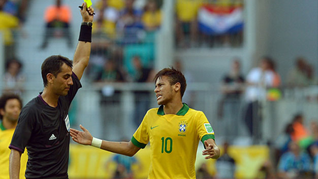 Phát hiện: Neymar phạm lỗi còn nhiều hơn cả hậu vệ