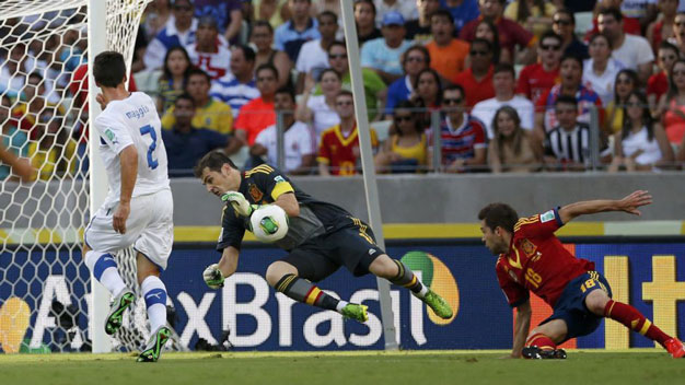 Bóng đá - Casillas đưa Tây Ban Nha tái ngộ Brazil sau 27 năm