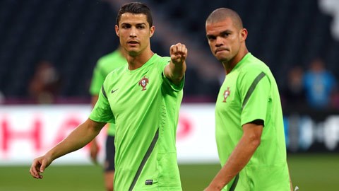 Ronaldo thất bại trước Pepe trong cuộc thi bật cao