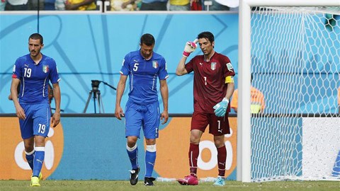 Italia 0-1 Uruguay: Tạm biệt thiên thanh