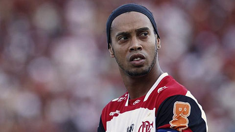Queretaro sẽ mạnh tay nếu Ronaldinho tiếp tục 