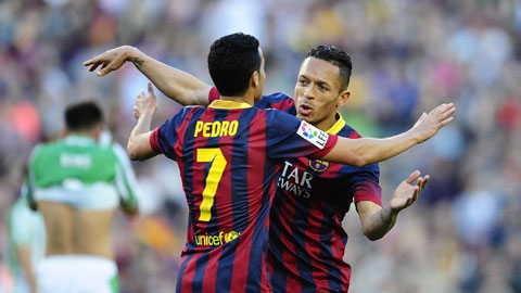 Barca: Cơ hội của Adriano và Pedro