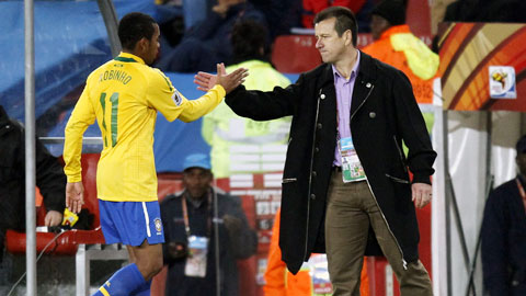 Trước trận tứ kết Copa America Brazil vs Paraguay: Dunga cùng Robinho mơ về quá khứ