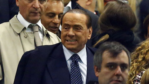 Chi đống tiền, Berlusconi nổi giận khi Milan thua trận mở màn