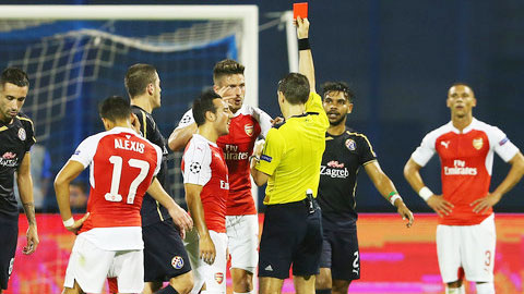 Giroud là tâm điểm chỉ trích sau trận thua của Arsenal trước Dinamo Zagreb
