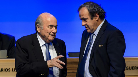 Ảnh chế scandal của Blatter và Platini