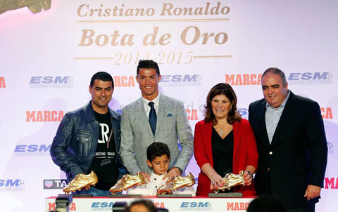Gia đình Ronaldo có mặt khá đông đủ trong ngày vui của anh