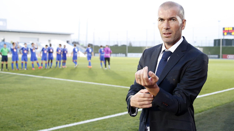 Zinedine Zidane luyện công chờ thời